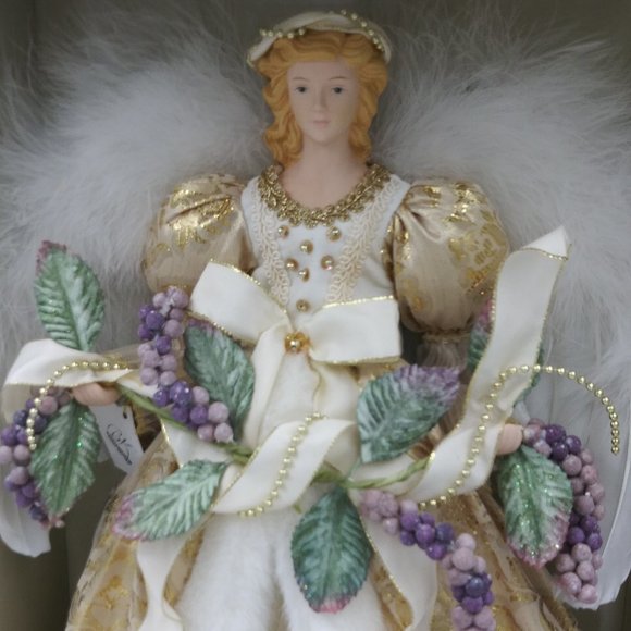 HAND CRAFTED BRASS KEY 16" PORCELAIN ANGEL TREETOPPER NEVER REMOVED FROM BOX - Picture 5 of 16